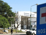 El cobro a extranjeros permitió realizar mejoras en los centros médicos y la compra de equipamientos. 