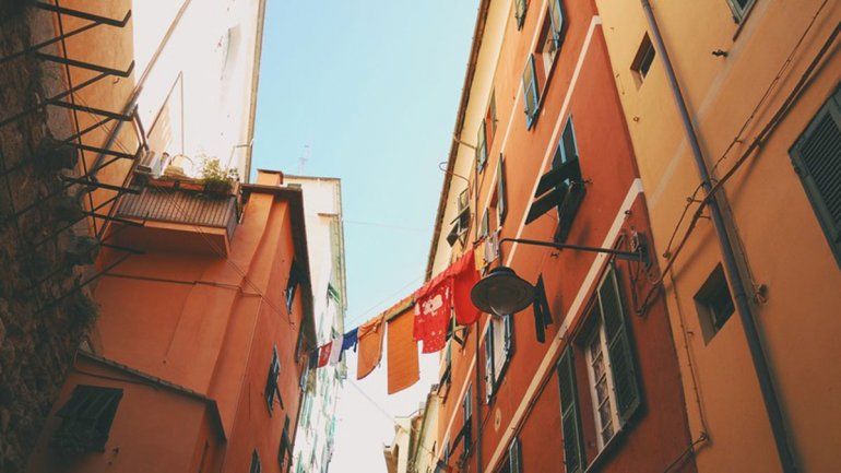 Para no ser abusada por su padre se tiró por una ventana