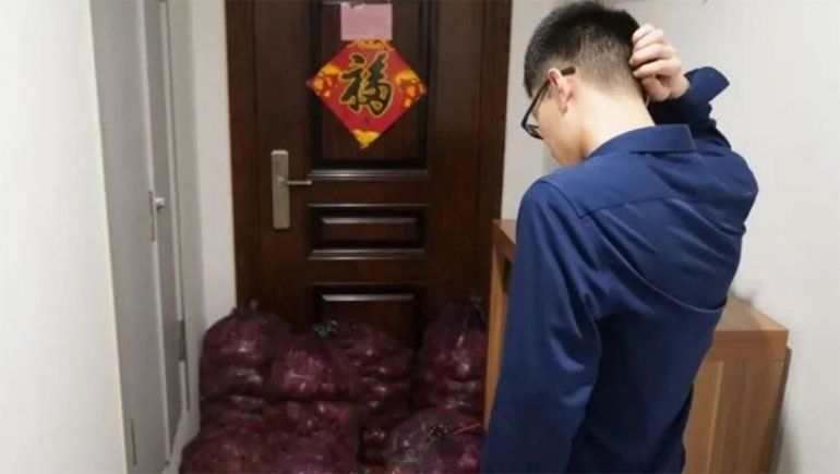 Le mandó mil kilos de cebolla a su ex para que llorara como ella