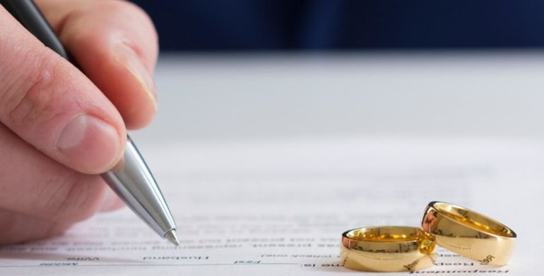 La mujer obtuvo una reparación millonaria tras demostrar años de violencia física