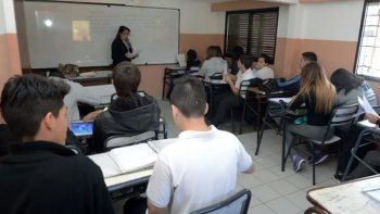estudiantes-secundarios-aula-educacion.jpg