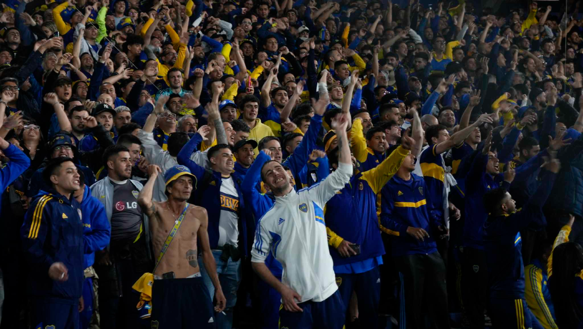 Boca y su gente en el partido que se juega en La Bombonera. Foto: Natacha Pisarenko&nbsp;