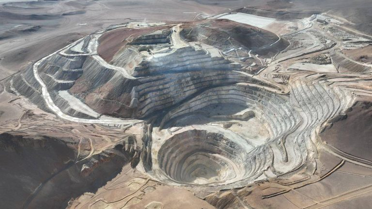Aumentar al menos un 25% la producción de oro en Chile, lo que posicionaría al país por primera vez dentro del top 20 de productores auríferos del mundo. Foto: gobierno de Chile Aumentar al menos un 25% la producción de oro en Chile, lo que posicionaría al país por primera vez dentro del top 20 de productores auríferos del mundo. Foto: gobierno de Chile