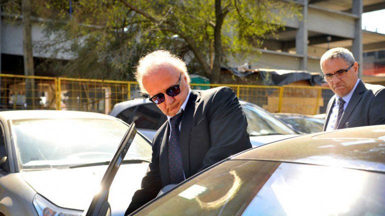 Recibía órdenes a través de Lázaro Báez y José López.