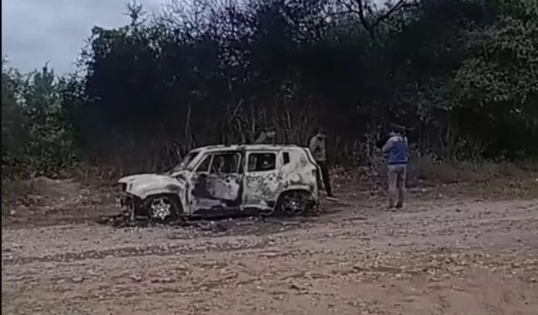 Horror: encontraron dos cuerpos calcinados en un auto en la Ruta 43