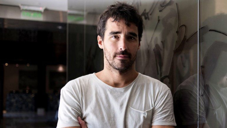 A Nacho Viale lo chocó una mujer que manejaba con su perro encima