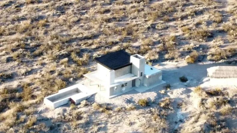 El Municipio de Roca ordenó demoler la mansión de Paso Córdoba, pero más de un año después, sigue en pie.