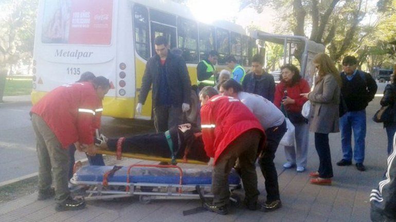 La mujer fue asistida inmediatamente por una ambulancia.