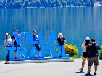 cuanto cuesta pasar las vacaciones en villa traful, la aldea de montana que esta de moda