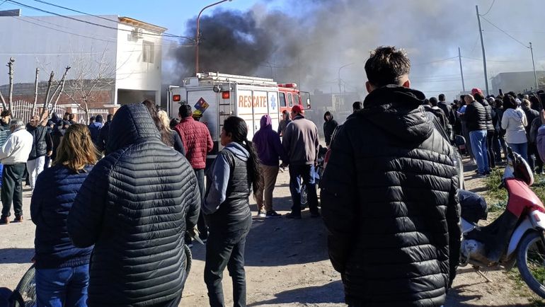 La muchedumbre atacó la vivienda del docente en San Antonio Oeste
