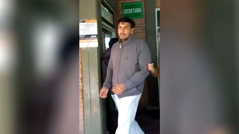 Habló el profesor acusado de ahorcar a un alumno: No puedo permitir este abuso