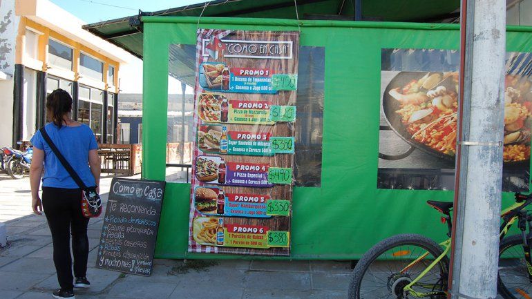 En Las Grutas se impone un menú turístico y barato