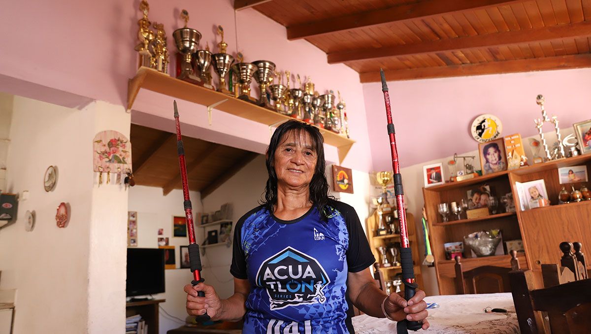 Empezó a entrenar por su sobrepeso y conquistó la cima del Lanín a los 71 años