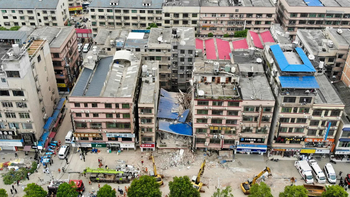 china: colapso un edificio donde funcionaban tiendas, un cine y un restoran
