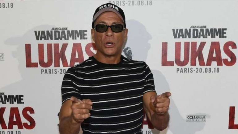 Viral: Jean-Claude Van Damme quedó atrapado en un robo de una joyería