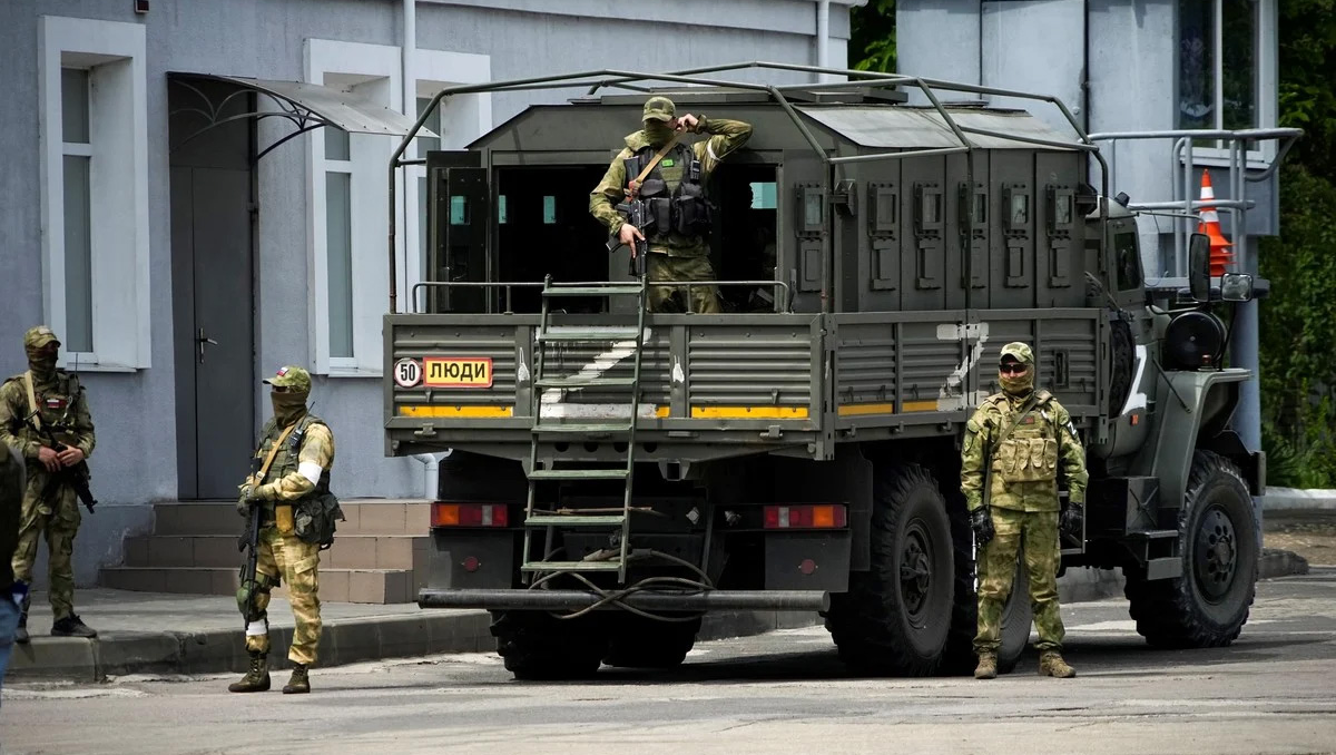 Rusia libera presos para que combatan en Ucrania