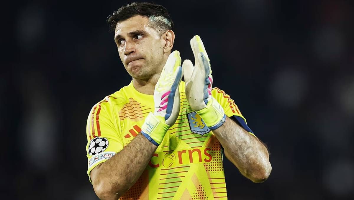 El Dibu Martínez, vital en la victoria del Aston Villa por Europa League.