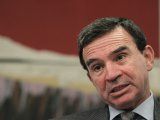 Foto de archivo: Javier Madanes Quintanilla, presidente de la productora argentina de aluminio Aluar durante una entrevista con Reuters en Buenos Aires, Argentina. 4 abr, 2011. REUTERS/Enrique