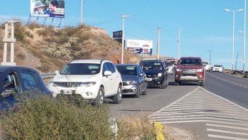 tercer puente: quiso pasar a un hombre en el baul y la atraparon tercer puente: quiso pasar a un hombre en el baul y la atraparon