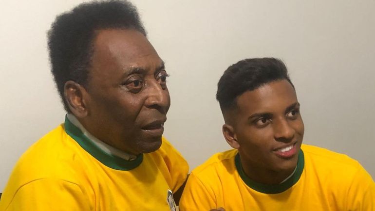 Pelé y Rodrygo, en la foto que despertó una teoría afiebrada. Pelé y Rodrygo, en la foto que despertó una teoría afiebrada.
