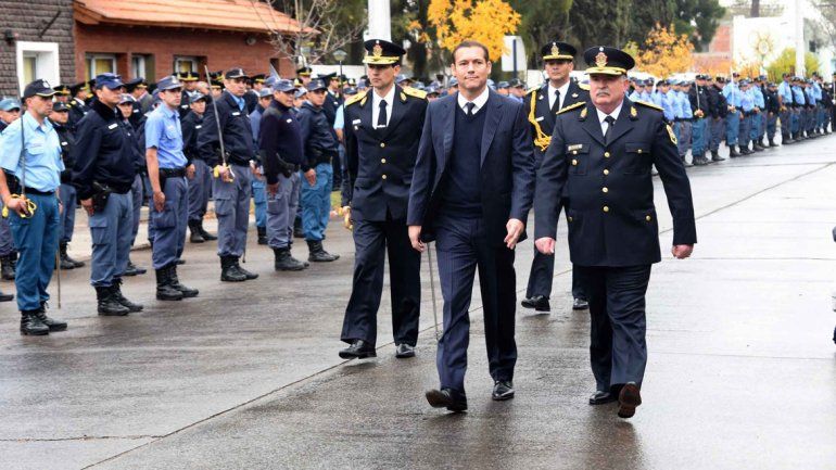 El gobernador estuvo ayer en el acto del 59º aniversario de la policía de la provincia.