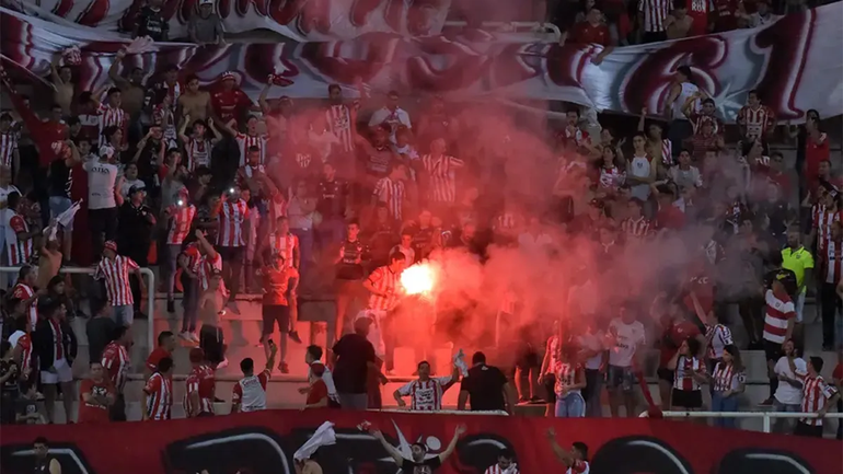 Violencia En El Fútbol Argentino Un Menor Quedó Herido Por Un Cruce Entre Barras 2400