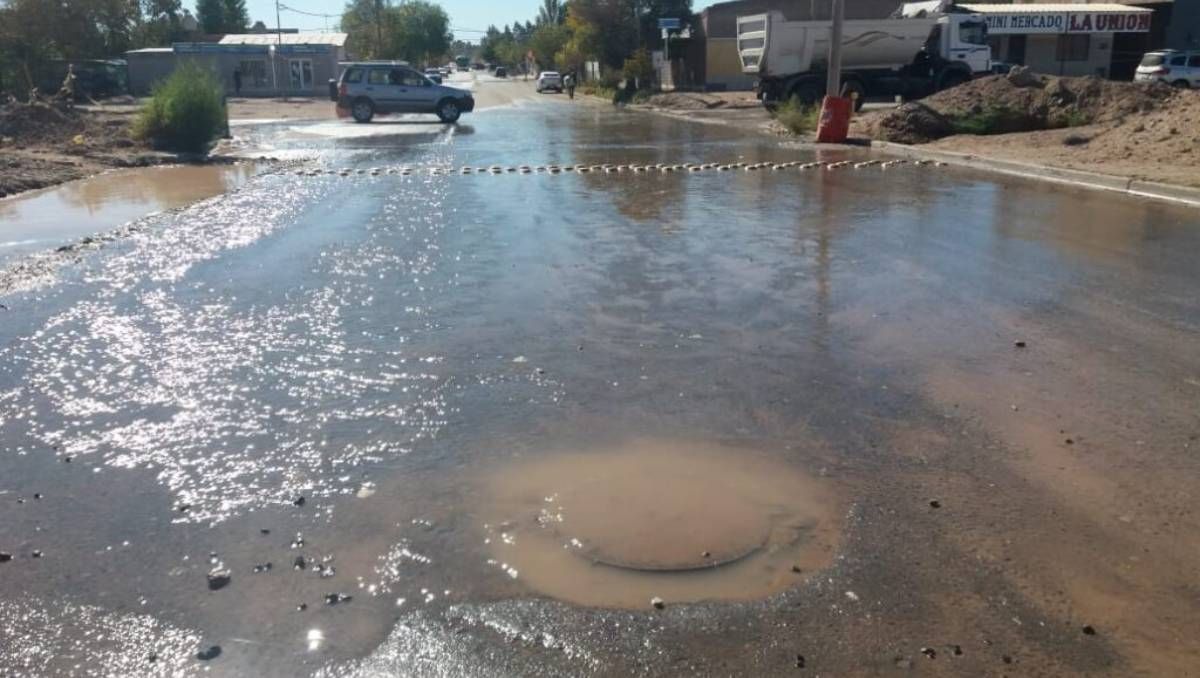 la rotura de un cano de agua complico la segunda meseta