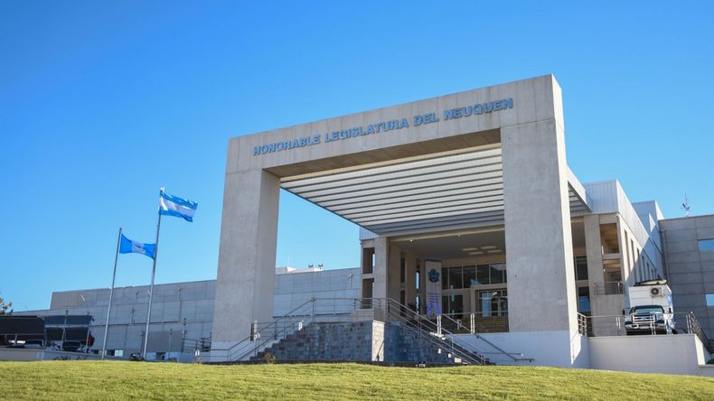 La Legislatura de Neuquén cerró un acuerdo salarial con sus empleados. | LM Neuquen La Legislatura de Neuquén cerró un acuerdo salarial con sus empleados.