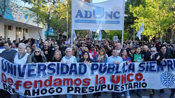 Marcha contra el Gobierno en reclamo por el financiamiento universitario. Marcha contra el Gobierno en reclamo por el financiamiento universitario.
