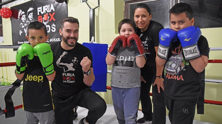 Jugando, forman a los futuros boxeadores