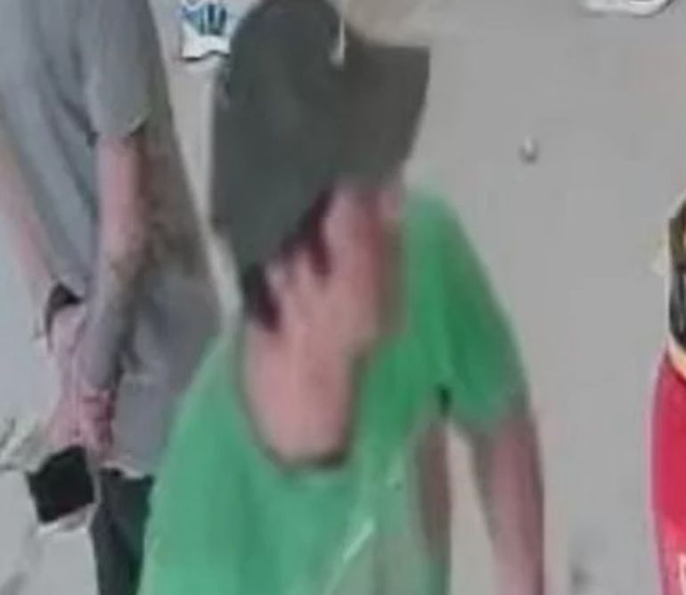 Comodoro Rivadavia: robó una tarjeta y quiso hacer una compra. Lo descubrieron pero logró huir. Comodoro Rivadavia: robó una tarjeta y quiso hacer una compra. Lo descubrieron pero logró huir.