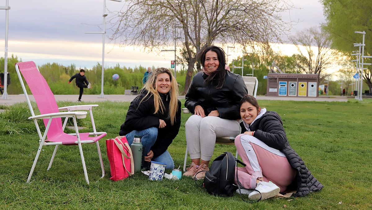 En fotos: el viento arruinó los festejos por el Día del Estudiante y de la Primavera en la región