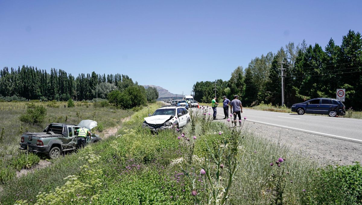 Giró en U y causó un triple choque en la Ruta 40