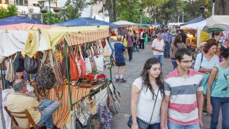 La Feria de Artesanos comenzó anoche y se extenderá hasta el lunes.