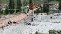 Colapsó un puente peatonal colgante en China y murieron al menos cinco personas.