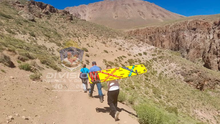 Rescataron a una turista en el norte neuquino. Rescataron a una turista en el norte neuquino.