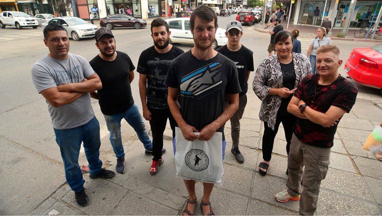 Recuperan parte de las cosas que le robaron al ciclista alemán y podrá cumplir su viaje