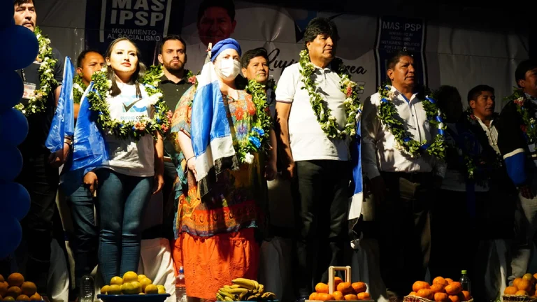 Le robaron el celular a Evo Morales
