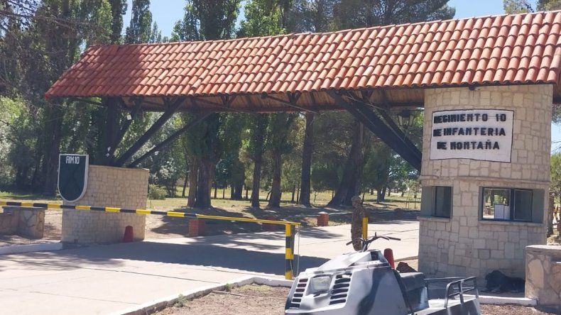El incidente ocurrido en el Regimiento de Infantería de Montaña fue denunciado por una cuartelera. | LM Neuquen El incidente ocurrido en el Regimiento de Infantería de Montaña fue denunciado por una cuartelera.