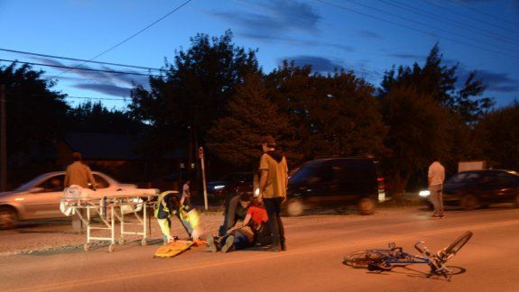 Ruta 40: ciclista resultó herido tras ser arrollado por una camioneta