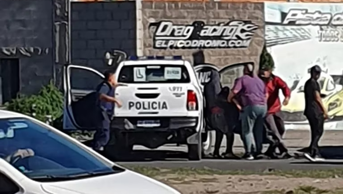 Policía se acercó a identificar un auto y lo mataron de un tiro