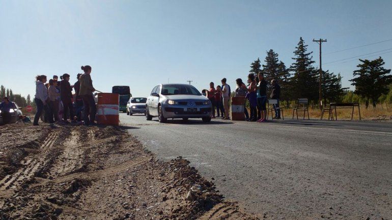 Padres de la escuela 301 liberaron el tránsito sobre la Ruta 22