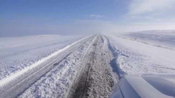Ruta 40 tapada por la nieve entre El Calafate y La Esperanza.