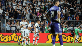 en un final dramatico, gimnasia le gano a racing en el bosque en un final dramatico, gimnasia le gano a racing en el bosque