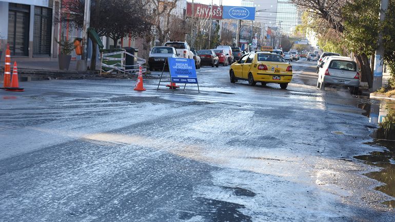 Otra vez se desbordaron las cloacas en el Bajo: la explicación del EPAS