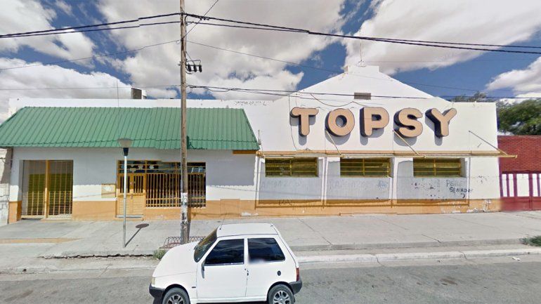 El asalto se registró esta tarde en el Topsy de calle Carlos H. Rodríguez de Cutral Co