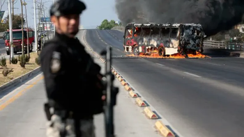 En medio de la tensión, la presidenta de México, Claudia Sheinbaum, llamó a la población a mantener la calma. En medio de la tensión, la presidenta de México, Claudia Sheinbaum, llamó a la población a mantener la calma.