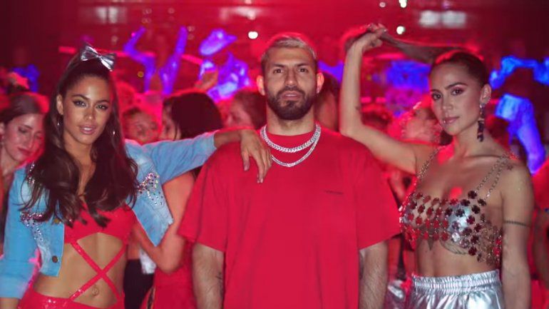 Tini Stoessel muy cerca del Kun Agüero en su nueva canción 22