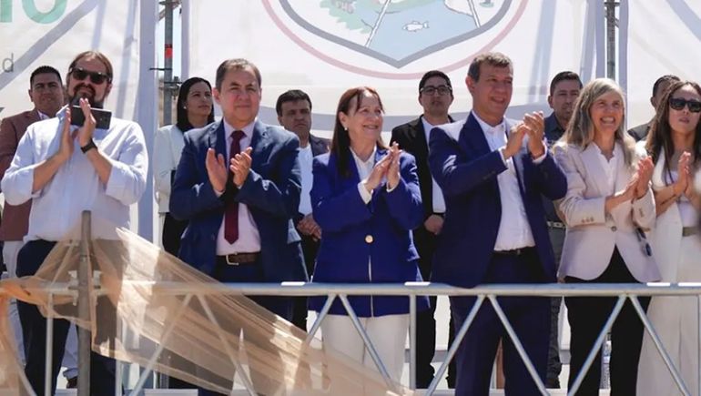 El intendente Fernando Banderet y la titular de la Legislatura