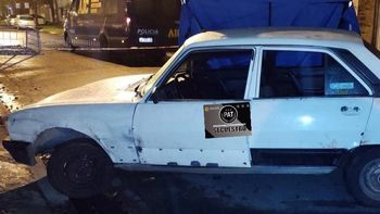 El Peugeot donde se encontró a la víctima. A Edgardo lo mató su hermano menor. El Peugeot donde se encontró a la víctima. A Edgardo lo mató su hermano menor.